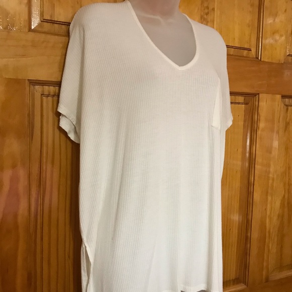 M T S White Oversized Blouse 
Small 4 - 6 
Fits Medium
47% Polyester 47% Rayon - Picture 5 of 13